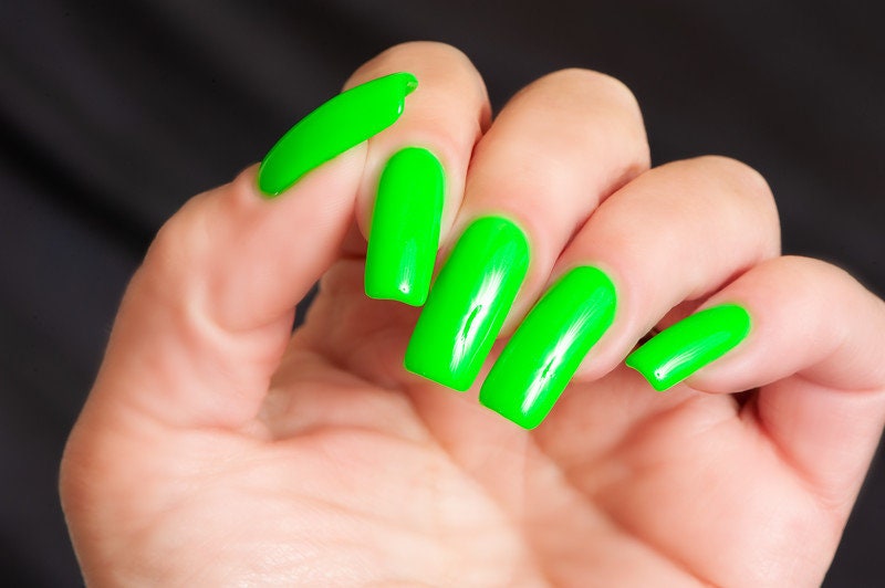 Excite Me – Neon Green Gel Nail Polish | 14 Day Manicure